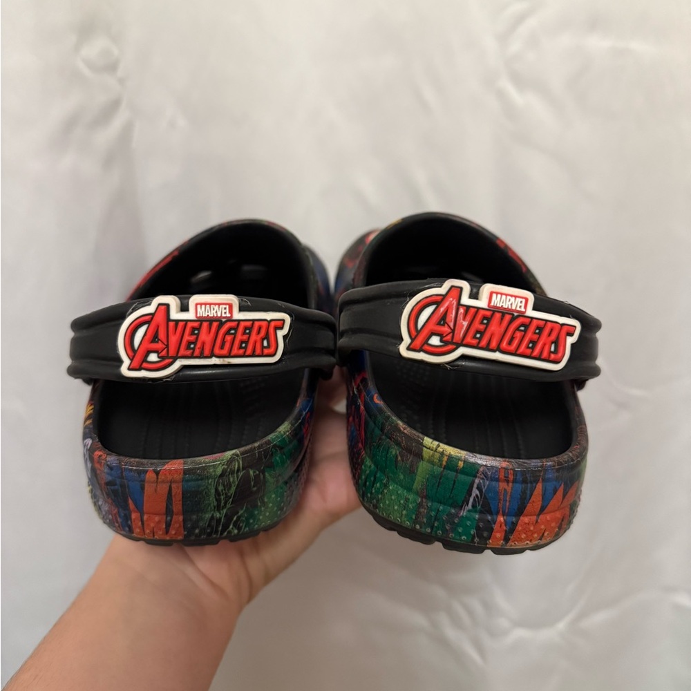 Crocs Kids' Classic Marvel Avengers in black - Picture 3 of 6